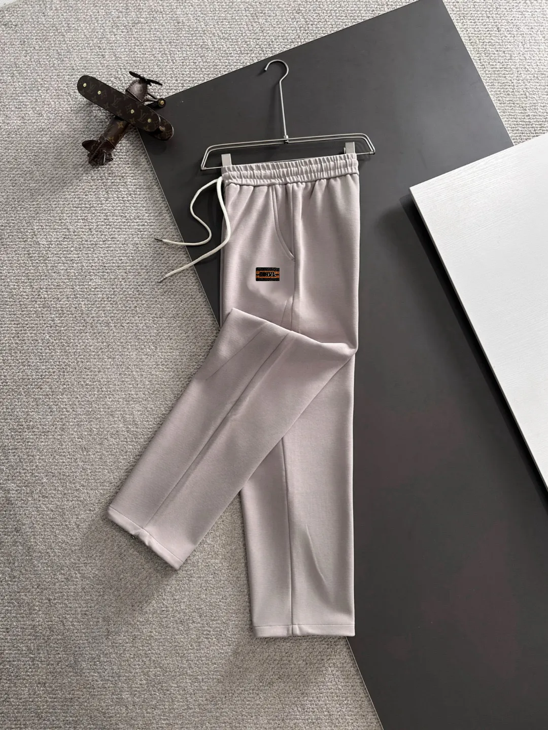 ， （ ， ） Logo Black White （ ） ：Black Gray Light Gray Dark Gray Size 29-36